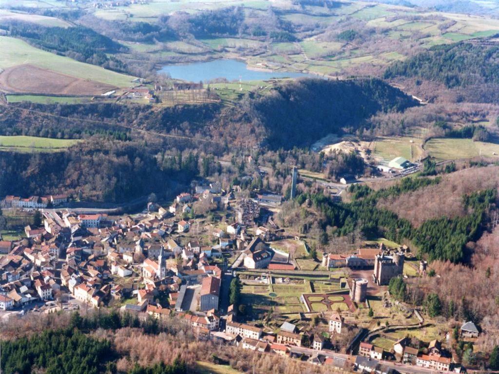 Les Negociants Pontgibaud Exterior photo