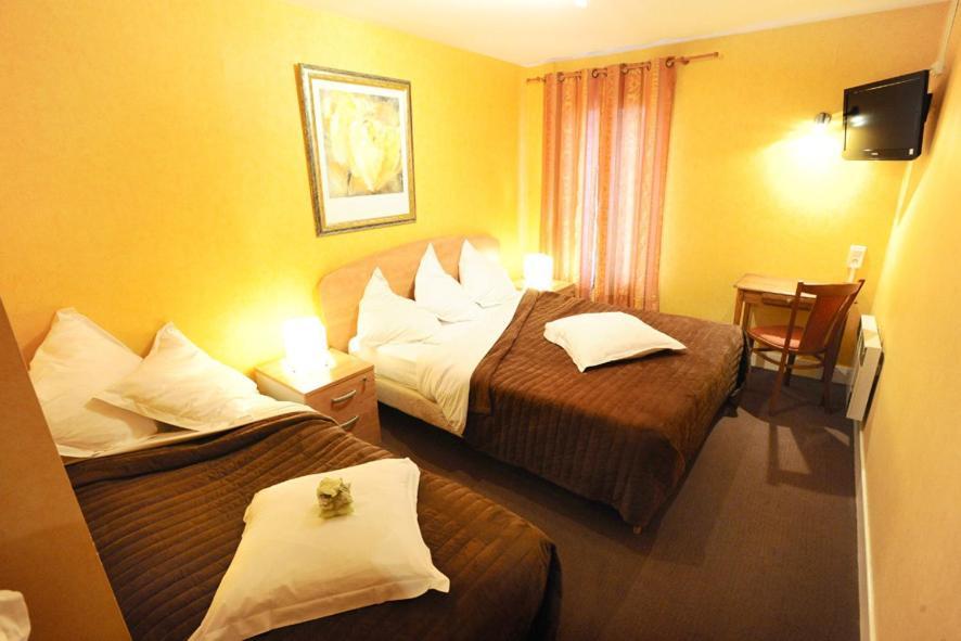 Les Negociants Pontgibaud Room photo